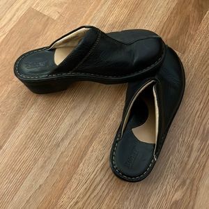 Born Black Mule Wedge Clogs. Women’s size 8